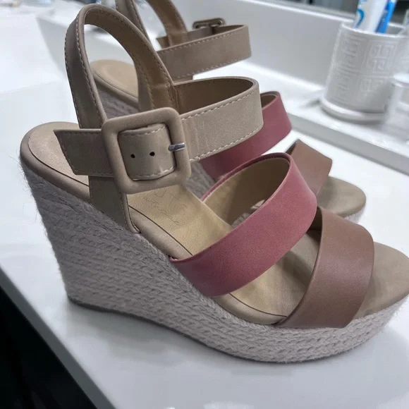 Coconuts by Matisse two-tone wedges - Picture 4 of 4